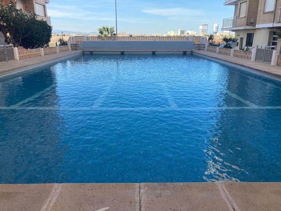 Coqueto Apartamento De Playa Con Piscina Y Terraza Valencia Exterior photo